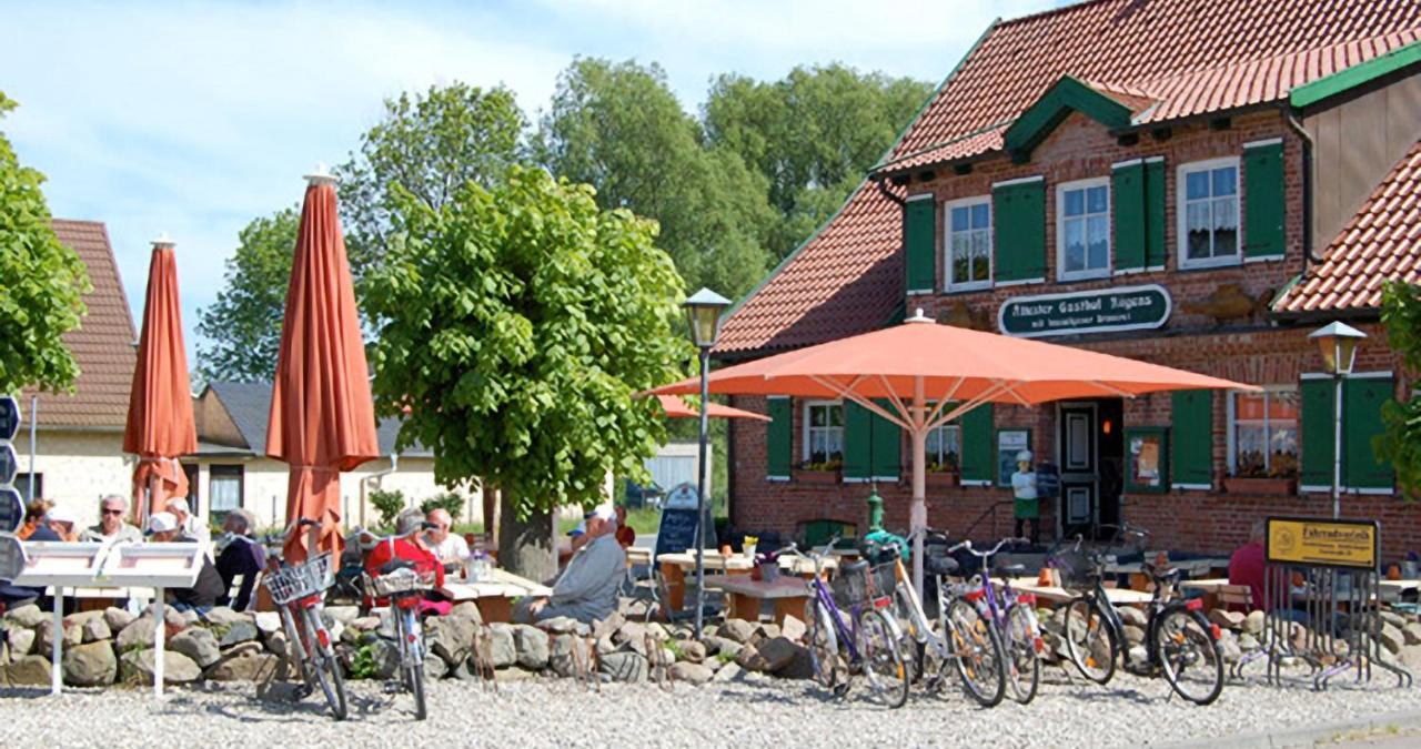 Hotel & Gasthof Zur Linde Middelhagen Exterior foto