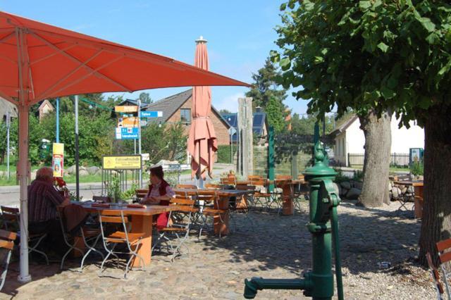 Hotel & Gasthof Zur Linde Middelhagen Exterior foto